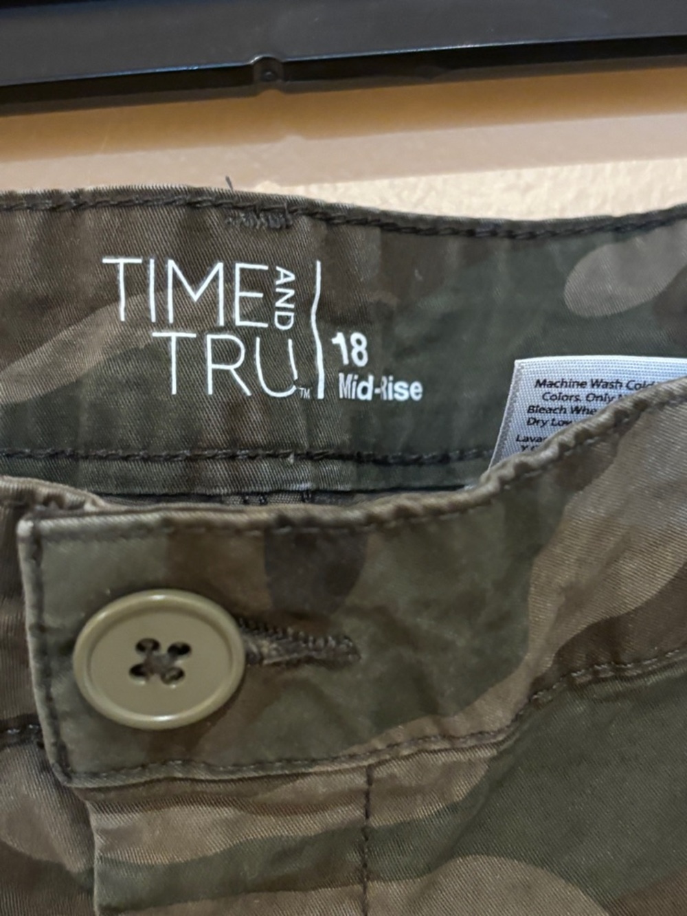 Time and Tru Camo Cargo Shorts Size 18 - Picture 4 of 6